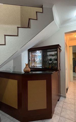 Casa à venda com 183m², 3 quartos e 2 vagas Casa à venda com 183m², 3 quartos e 2 vagasSala