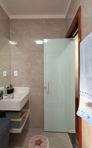 Casa à venda com 183m², 3 quartos e 2 vagas Casa à venda com 183m², 3 quartos e 2 vagasBanheiro