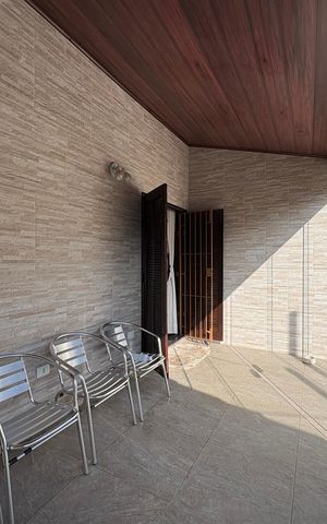 Casa à venda com 183m², 3 quartos e 2 vagas Casa à venda com 183m², 3 quartos e 2 vagasVaranda