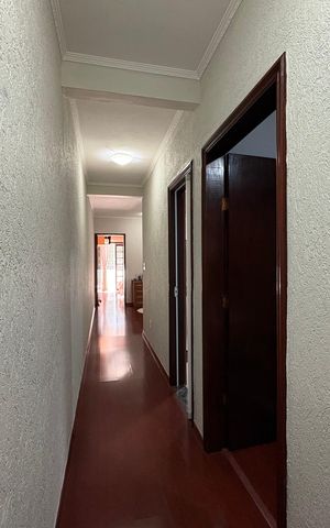 Casa à venda com 183m², 3 quartos e 2 vagas Casa à venda com 183m², 3 quartos e 2 vagasEscritório/ corredor acesso aos dormitórios