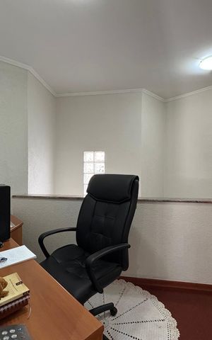 Casa à venda com 183m², 3 quartos e 2 vagas Casa à venda com 183m², 3 quartos e 2 vagasEscritório/ corredor acesso aos dormitórios