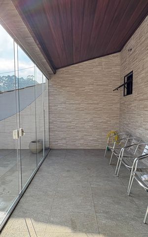 Casa à venda com 183m², 3 quartos e 2 vagas Casa à venda com 183m², 3 quartos e 2 vagasVaranda