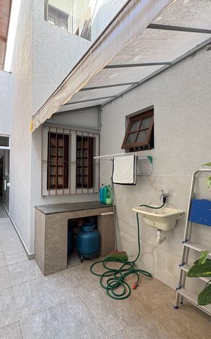 Casa à venda com 183m², 3 quartos e 2 vagas Casa à venda com 183m², 3 quartos e 2 vagasCorredor