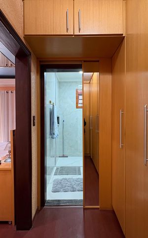 Casa à venda com 183m², 3 quartos e 2 vagas Casa à venda com 183m², 3 quartos e 2 vagasCloset da suíte