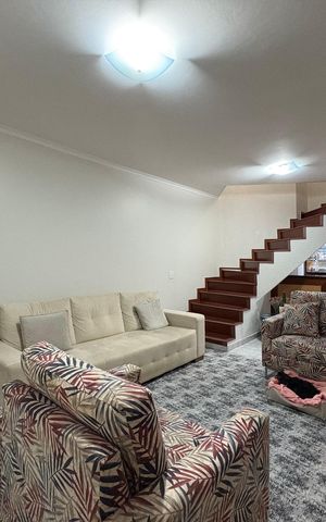 Casa à venda com 183m², 3 quartos e 2 vagas Casa à venda com 183m², 3 quartos e 2 vagasSala