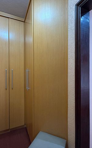 Casa à venda com 183m², 3 quartos e 2 vagas Casa à venda com 183m², 3 quartos e 2 vagasCloset da suíte