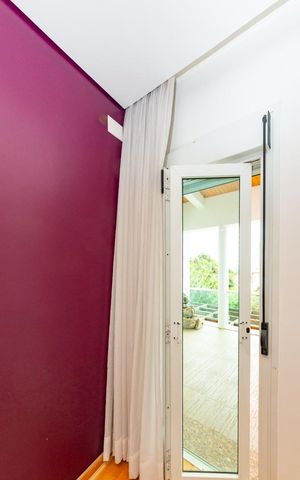 Casa à venda com 700m², 4 quartos e 6 vagas Casa à venda com 700m², 4 quartos e 6 vagasVaranda das Suíte 2 e 3