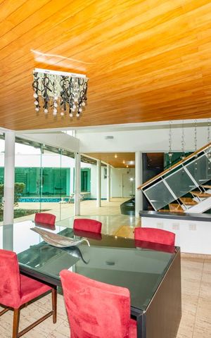 Casa à venda com 700m², 4 quartos e 6 vagas Casa à venda com 700m², 4 quartos e 6 vagasSala 1