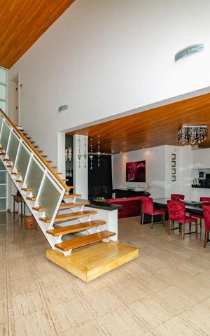 Casa à venda com 700m², 4 quartos e 6 vagas Casa à venda com 700m², 4 quartos e 6 vagasSala 1