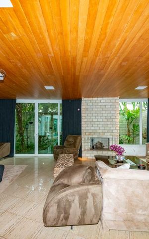 Casa à venda com 700m², 4 quartos e 6 vagas Casa à venda com 700m², 4 quartos e 6 vagasSala 3