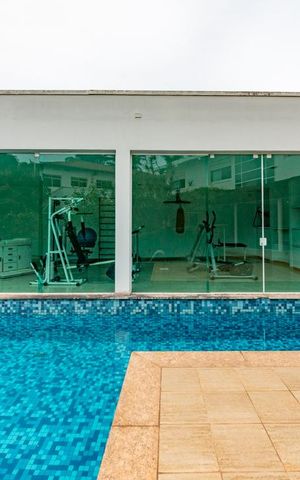 Casa à venda com 700m², 4 quartos e 6 vagas Casa à venda com 700m², 4 quartos e 6 vagasPiscina