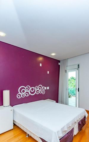Casa à venda com 700m², 4 quartos e 6 vagas Casa à venda com 700m², 4 quartos e 6 vagasSuíte 3