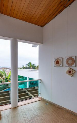 Casa à venda com 700m², 4 quartos e 6 vagas Casa à venda com 700m², 4 quartos e 6 vagasVaranda das Suíte 2 e 3