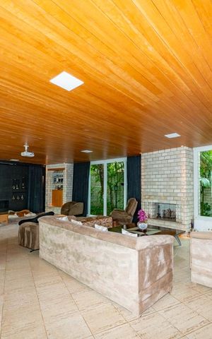 Casa à venda com 700m², 4 quartos e 6 vagas Casa à venda com 700m², 4 quartos e 6 vagasSala 3