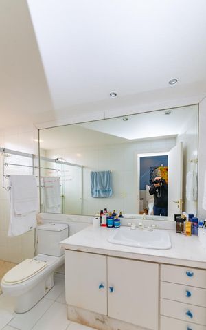 Casa à venda com 700m², 4 quartos e 6 vagas Casa à venda com 700m², 4 quartos e 6 vagasBanheiro da Suíte 4