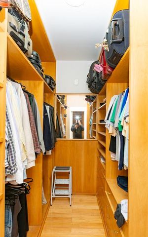 Casa à venda com 700m², 4 quartos e 6 vagas Casa à venda com 700m², 4 quartos e 6 vagasCloset da suíte 1