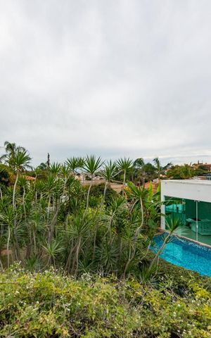 Casa à venda com 700m², 4 quartos e 6 vagas Casa à venda com 700m², 4 quartos e 6 vagasSuíte 1
