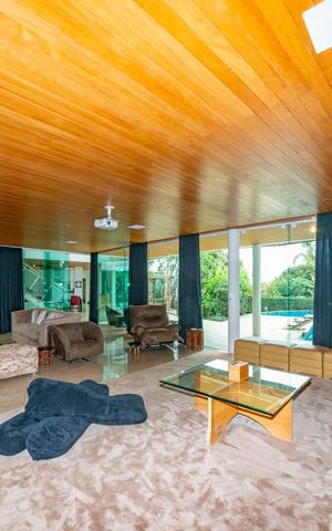 Casa à venda com 700m², 4 quartos e 6 vagas Casa à venda com 700m², 4 quartos e 6 vagasSala 3