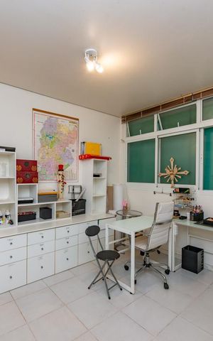 Casa à venda com 700m², 4 quartos e 6 vagas Casa à venda com 700m², 4 quartos e 6 vagasBanheiro de serviço