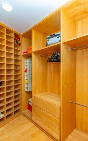 Casa à venda com 700m², 4 quartos e 6 vagas Casa à venda com 700m², 4 quartos e 6 vagasCloset da suíte 1