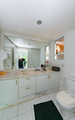 Casa à venda com 700m², 4 quartos e 6 vagas Casa à venda com 700m², 4 quartos e 6 vagasLavabo 2