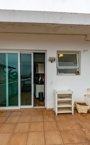 Casa à venda com 700m², 4 quartos e 6 vagas Casa à venda com 700m², 4 quartos e 6 vagasVaranda do Escritório