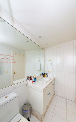 Casa à venda com 700m², 4 quartos e 6 vagas Casa à venda com 700m², 4 quartos e 6 vagasBanheiro da Suíte 4