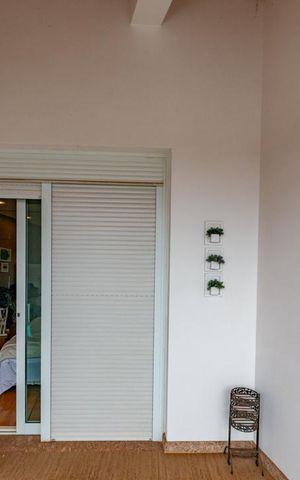 Casa à venda com 700m², 4 quartos e 6 vagas Casa à venda com 700m², 4 quartos e 6 vagasVaranda da Suíte 4