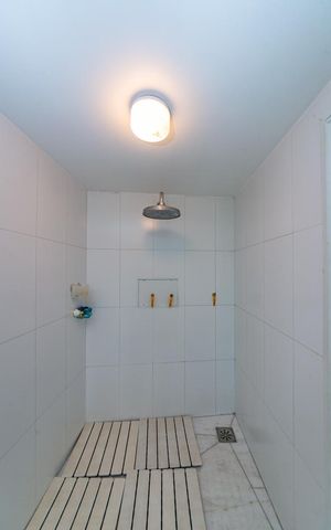 Casa à venda com 700m², 4 quartos e 6 vagas Casa à venda com 700m², 4 quartos e 6 vagasSaúna