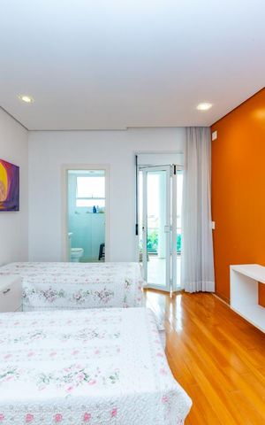 Casa à venda com 700m², 4 quartos e 6 vagas Casa à venda com 700m², 4 quartos e 6 vagasSuíte 2
