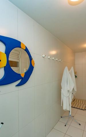 Casa à venda com 700m², 4 quartos e 6 vagas Casa à venda com 700m², 4 quartos e 6 vagasSaúna