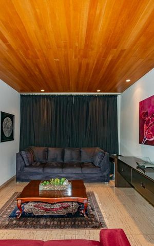 Casa à venda com 700m², 4 quartos e 6 vagas Casa à venda com 700m², 4 quartos e 6 vagasSala 2