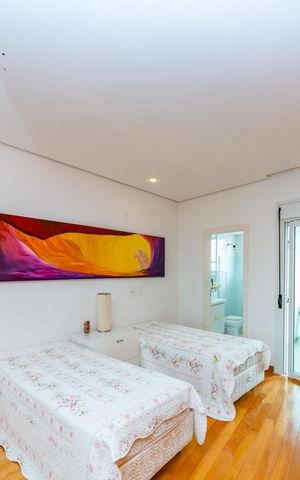 Casa à venda com 700m², 4 quartos e 6 vagas Casa à venda com 700m², 4 quartos e 6 vagasSuíte 2