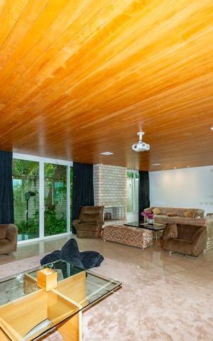 Casa à venda com 700m², 4 quartos e 6 vagas Casa à venda com 700m², 4 quartos e 6 vagasSala 3