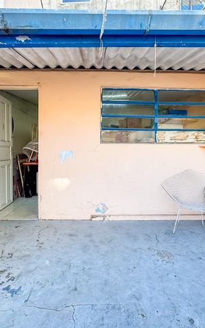 Casa à venda com 194m², 3 quartos e 2 vagas Casa à venda com 194m², 3 quartos e 2 vagasEdícula