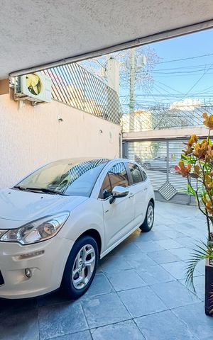 Casa à venda com 194m², 3 quartos e 2 vagas Casa à venda com 194m², 3 quartos e 2 vagasGaragem