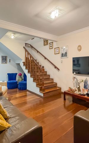 Casa à venda com 194m², 3 quartos e 2 vagas Casa à venda com 194m², 3 quartos e 2 vagasSala