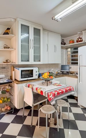 Casa à venda com 194m², 3 quartos e 2 vagas Casa à venda com 194m², 3 quartos e 2 vagasCozinha