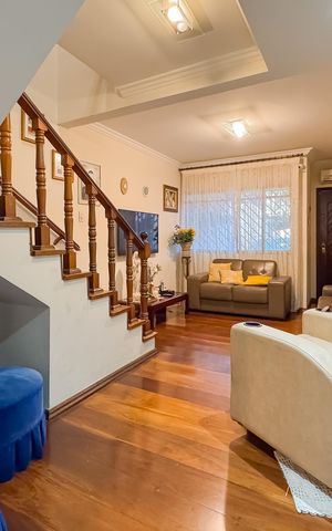Casa à venda com 194m², 3 quartos e 2 vagas Casa à venda com 194m², 3 quartos e 2 vagasSala