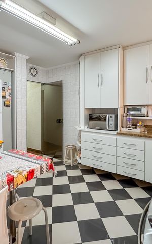 Casa à venda com 194m², 3 quartos e 2 vagas Casa à venda com 194m², 3 quartos e 2 vagasCozinha