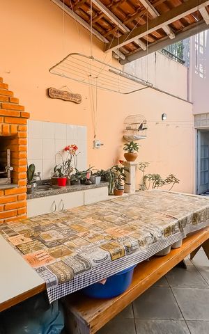 Casa à venda com 194m², 3 quartos e 2 vagas Casa à venda com 194m², 3 quartos e 2 vagasÁrea Externa e Churrasqueira