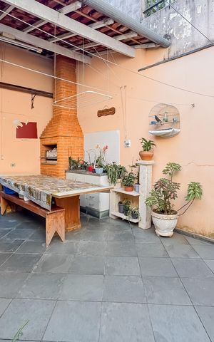 Casa à venda com 194m², 3 quartos e 2 vagas Casa à venda com 194m², 3 quartos e 2 vagasÁrea Externa e Churrasqueira