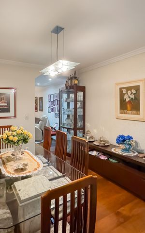 Casa à venda com 194m², 3 quartos e 2 vagas Casa à venda com 194m², 3 quartos e 2 vagasSala de Jantar
