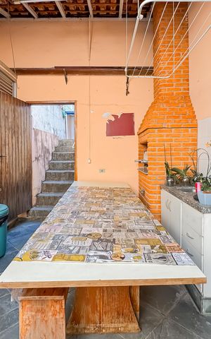 Casa à venda com 194m², 3 quartos e 2 vagas Casa à venda com 194m², 3 quartos e 2 vagasÁrea Externa e Churrasqueira