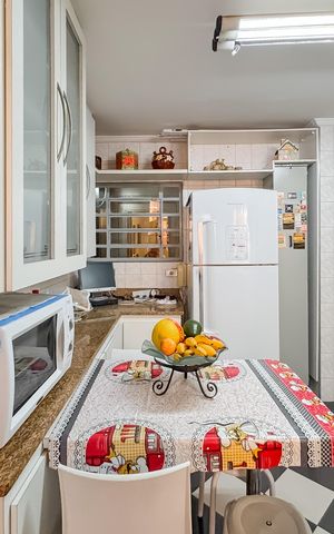 Casa à venda com 194m², 3 quartos e 2 vagas Casa à venda com 194m², 3 quartos e 2 vagasCozinha