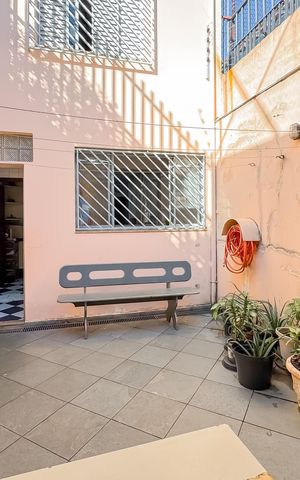 Casa à venda com 194m², 3 quartos e 2 vagas Casa à venda com 194m², 3 quartos e 2 vagasÁrea Externa e Churrasqueira