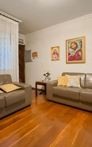 Casa à venda com 194m², 3 quartos e 2 vagas Casa à venda com 194m², 3 quartos e 2 vagasSala
