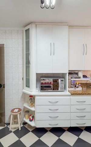 Casa à venda com 194m², 3 quartos e 2 vagas Casa à venda com 194m², 3 quartos e 2 vagasCozinha