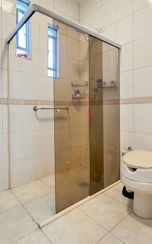 Casa à venda com 194m², 3 quartos e 2 vagas Casa à venda com 194m², 3 quartos e 2 vagasBanheiro da Suíte 1