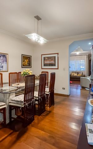 Casa à venda com 194m², 3 quartos e 2 vagas Casa à venda com 194m², 3 quartos e 2 vagasSala de Jantar